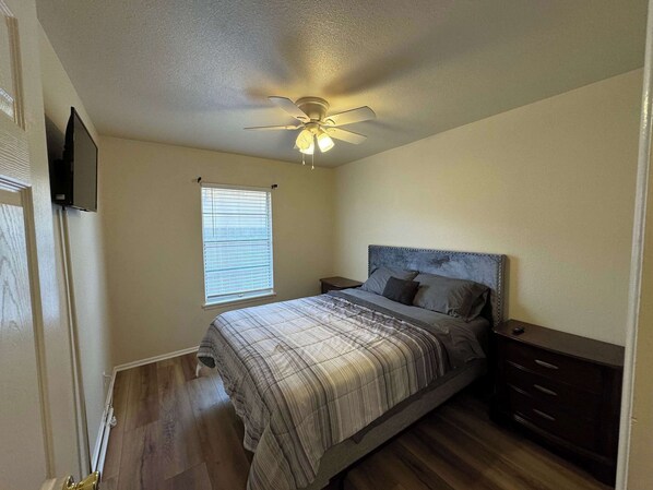 3 bedrooms, iron/ironing board, WiFi, bed sheets