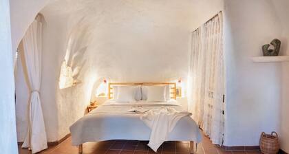 Romantic rural Cave House - Short drive to the sea!