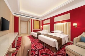 A hotel room with two beds, a desk, a sofa, and a TV. - Jinzhai Hongfu Garden Yuehai Hotel (Dabie Mountain Yuboyuan) (Jinzhai)