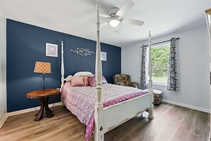 3 bedrooms, desk, iron/ironing board, WiFi