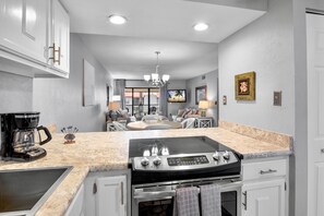 Mikrowelle, Herdplatte, Geschirrspüler