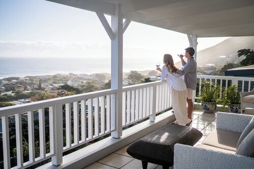 Marvelous 5-bedroom house with WiFi, pool, beach and more in Cape Town