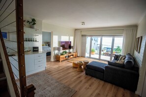 Smart TV, fireplace, table football, books - Marvelous 5-bedroom house with WiFi, pool, beach and more in Cape Town (Cape Town)