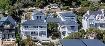 Marvelous 5-bedroom house with WiFi, pool, beach and more in Cape Town
