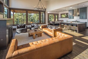 Televisie en een open haard