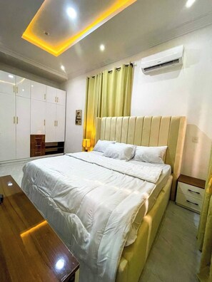 3 bedrooms, iron/ironing board, WiFi - Luxury 3BR House with Pool. (Ikeja)