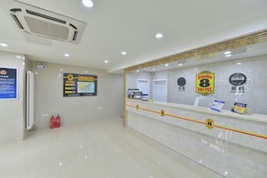Lobby - Super 8 Hotel (Liujiayao Metro Station) (Beijing)