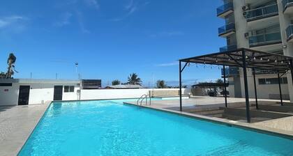 Family Oasis in Tonsupa – Spacious 3-BR Apartment with AC Near the Beach