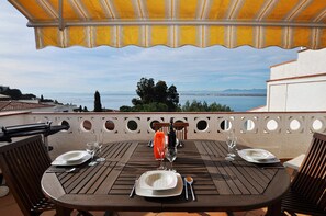 Apartment | Outdoor dining - Apartment in Roses With Sea Views & Pool (Roses)