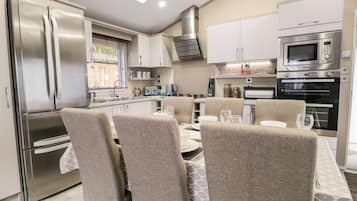 Dishwasher, cookware/dishes/utensils