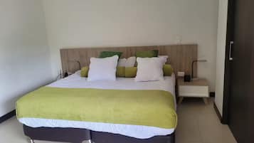 1 bedroom, in-room safe, desk, iron/ironing board