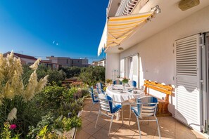 อพาร์ทเมนท์ | รับประทานอาหารกลางแจ้ง