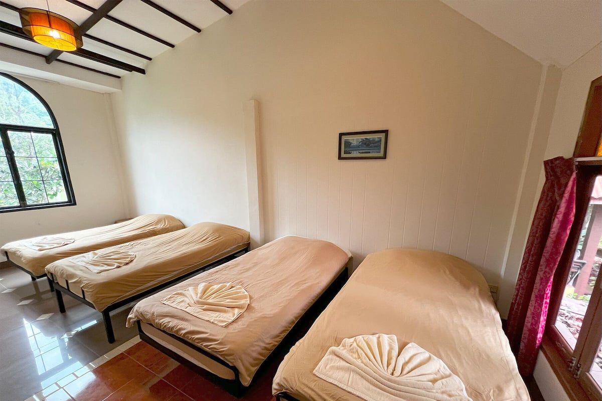Family room 4 people | 1 dormitorio, escritorio, wifi gratis y ropa de cama