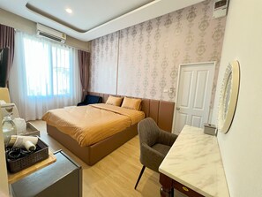 Desk, free WiFi, bed sheets - Phuiyara Resort Nakhonnayok (Nakhon Nayok)