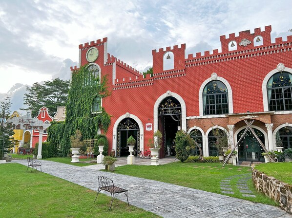 Building design - Phuiyara Resort Nakhonnayok (Nakhon Nayok)