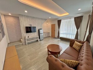 32-inch flat-screen TV with cable channels - Phuiyara Resort Nakhonnayok (Nakhon Nayok)