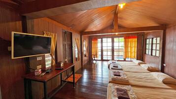 Family Cottage 10 people | Desk, free WiFi, bed sheets
