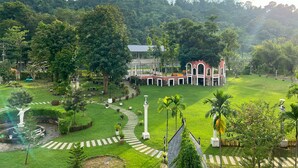 A lush garden with a gazebo, pathways, and a statue. - Phuiyara Resort Nakhonnayok (Nakhon Nayok)