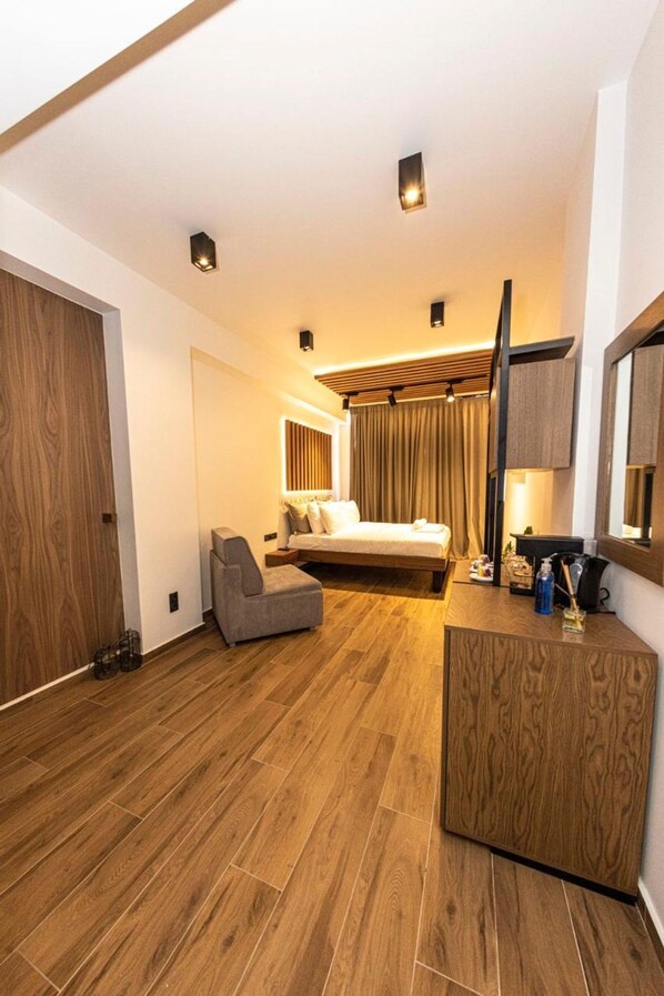 1 bedroom, desk, free WiFi, bed sheets