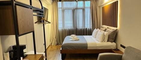 1 室のベッドルーム、デスク、アイロン / アイロン台、WiFi (無料)