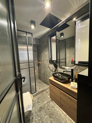 Shower, hair dryer, towels - Acropolis View 301 By Pantheon Ermou (Athens)