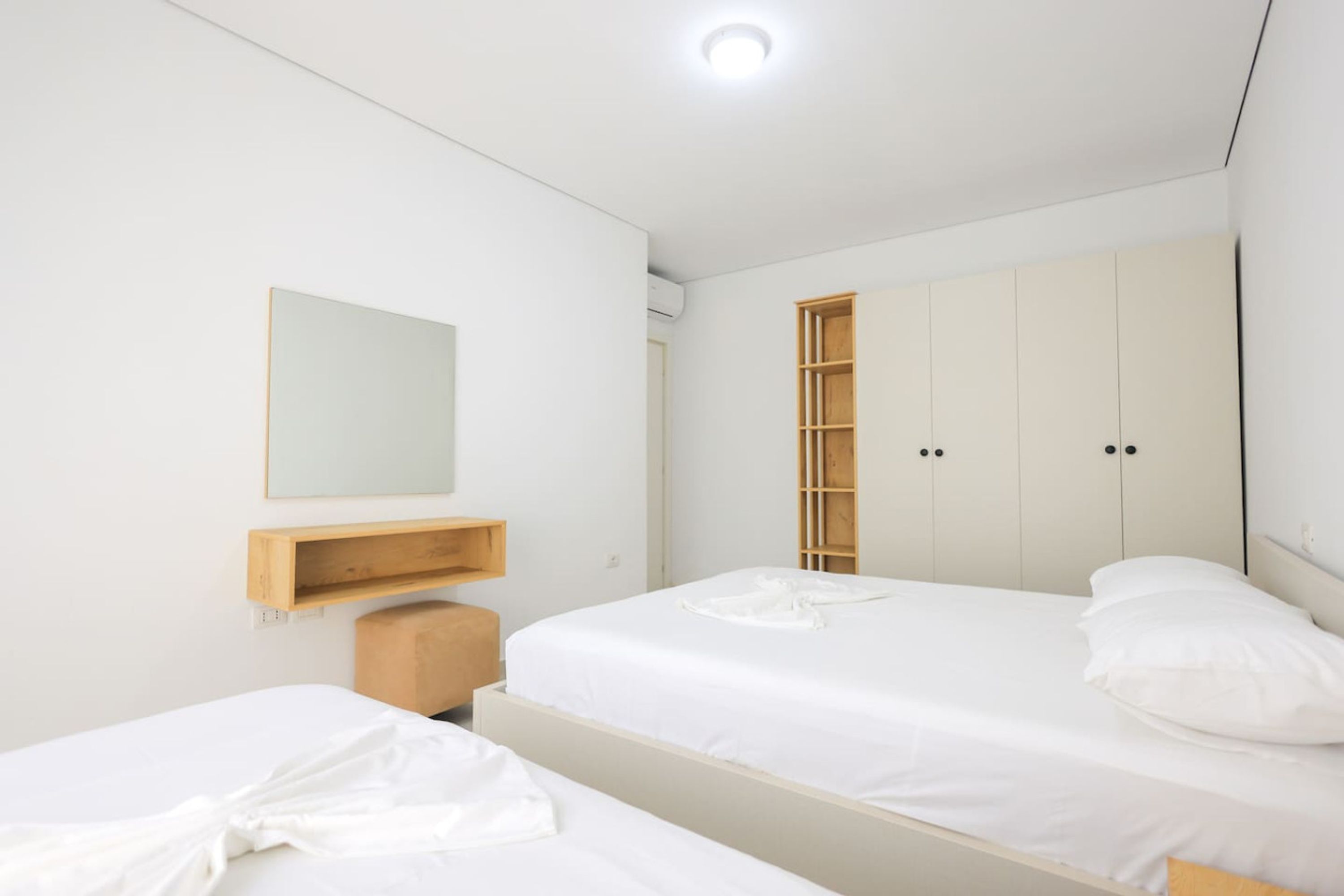 1 bedroom, desk, free WiFi, bed sheets