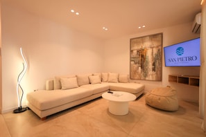 テレビ、書斎 / ワークスペース