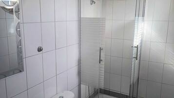 Family Quadruple Room | Bathroom