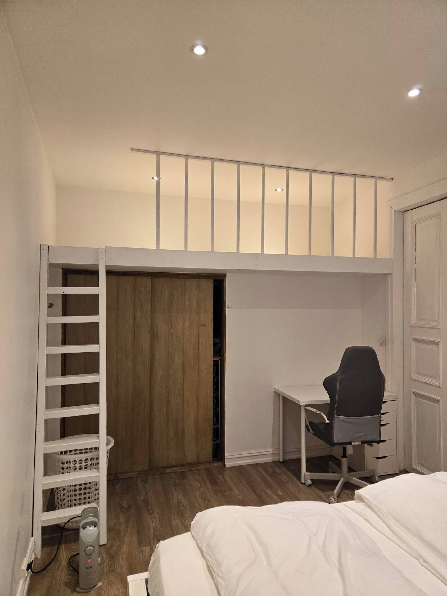 1 bedroom, iron/ironing board, travel crib, WiFi