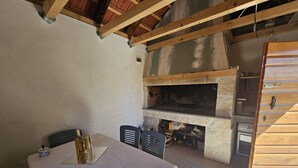 Dining - Cozy Studio Apartment in Grebastica (Sibenik)