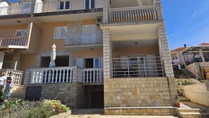 Exterior - Cozy Studio Apartment in Grebastica (Sibenik)
