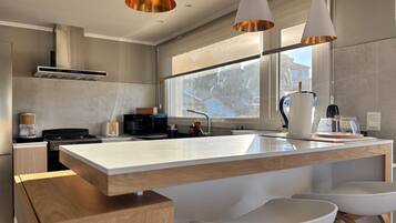 Refrigerador, microondas, horno y lavavajillas