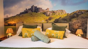2 bedrooms, iron/ironing board, WiFi, bed sheets - Rosemary Lodge • 2BR• Hot Tub•Sauna•Hiking Trails (Garnant)