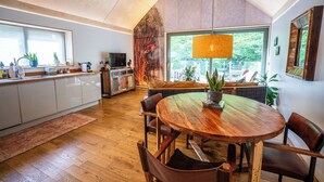 Dining - Rosemary Lodge • 2BR• Hot Tub•Sauna•Hiking Trails (Garnant)