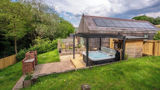 Terrace/patio - Rosemary Lodge • 2BR• Hot Tub•Sauna•Hiking Trails (Garnant)