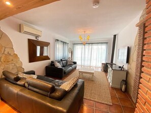 TV, bordtennis og bøker