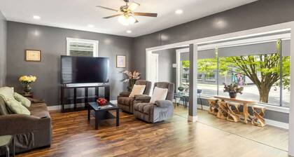Bright New Albany Home 12 Mi to Churchill Downs!