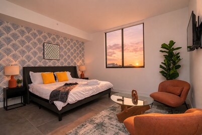 King Bed brand new safe Oasis minutes to Brickell