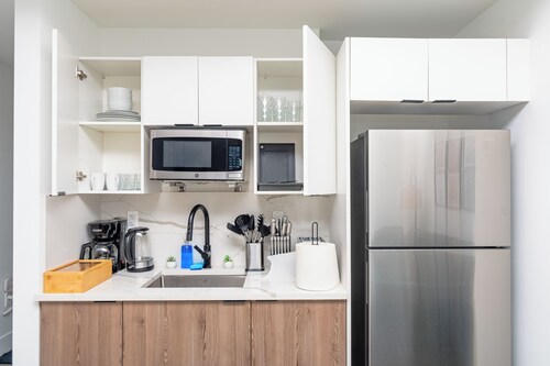 King Bed brand new safe Oasis minutes to Brickell