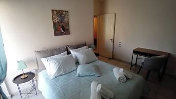 2 dormitoris, escriptori, planxa i posts de planxar i wifi