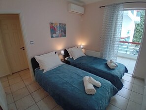 2 bedrooms, desk, iron/ironing board, WiFi