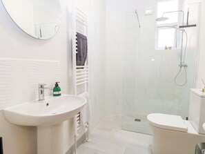 Shower - Flat 1 (Hunstanton)