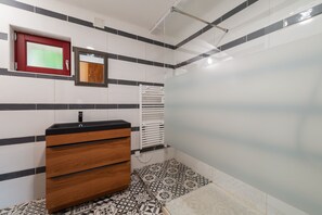 Hair dryer, towels