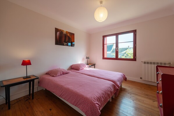 3 chambres, accès au Wi-Fi (inclus), literie fournie