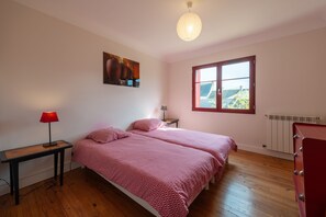 3 bedrooms, free WiFi, bed sheets - Domaine Fouet - A 100m du Domaine, visite de cave et dégustation gratuite (Bellevigne-les-Châteaux)