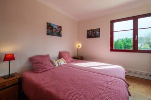 3 bedrooms, free WiFi, bed sheets
