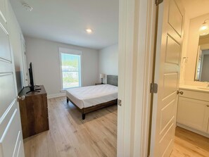 3 habitaciones, tabla de planchar con plancha, wifi y ropa de cama 