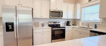 NEW - St. Teresa Beach Escape w/ Private Beach Acc