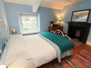 5 bedrooms, individually decorated, individually furnished, free WiFi - 1 The Green (Carnforth)