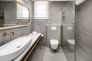 Bruser, hårtørrer, håndklæder